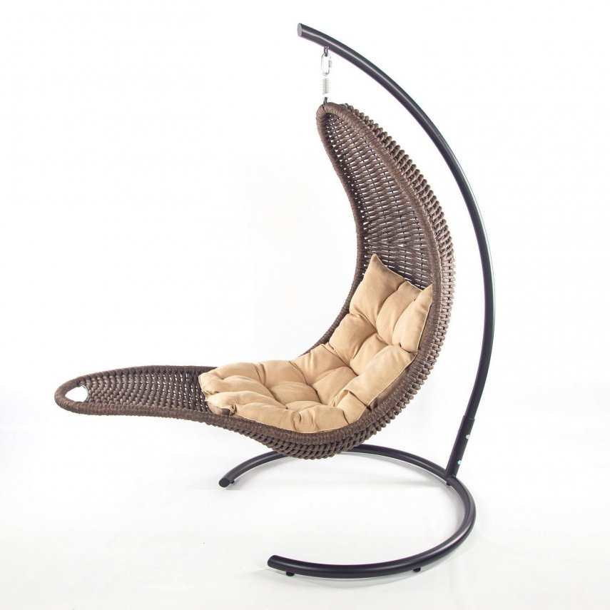 Коричневое подвесное кресло-шезлонг с подушкой