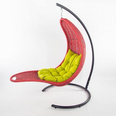 Фото товара Красное подвесное кресло-шезлонг с подушкой